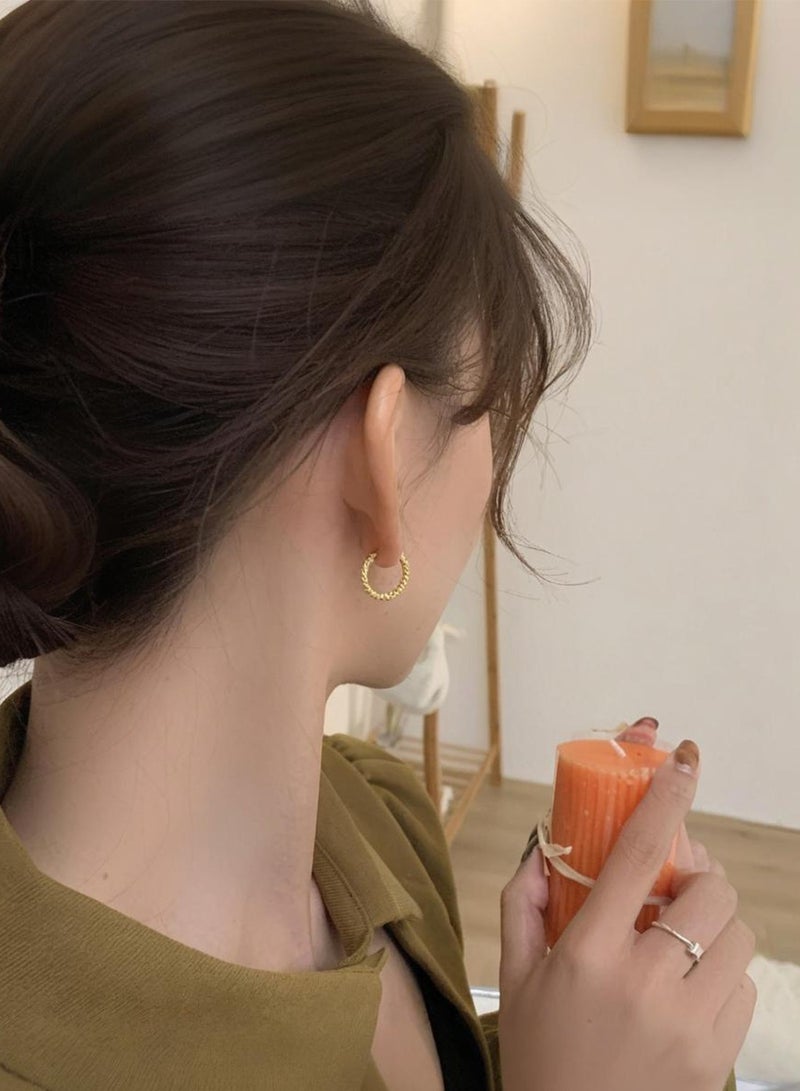 مو زير أقراط التيتانيوم المذهبة بتصميم هندسي نجمي – أقراط أنيقة مقاومة للحساسية للارتداء اليومي - Image 4