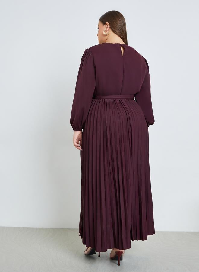 Styli Plus Size Burgundy Pleated Maxi Dress with Belt - Image 5