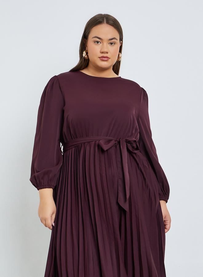 Styli Plus Size Burgundy Pleated Maxi Dress with Belt - Image 2