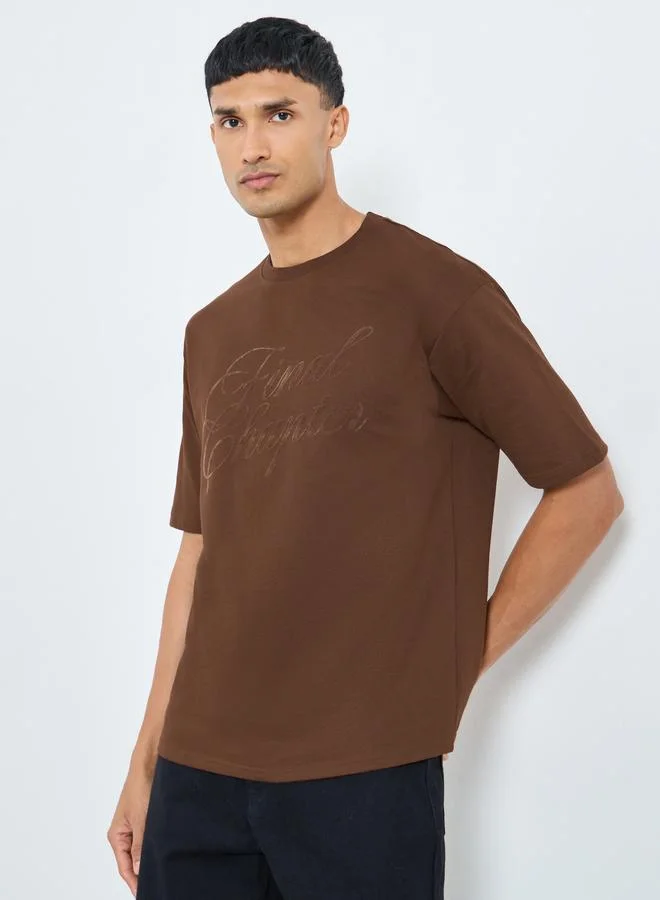 Styli Styli Men Brown Oversized Flock Chest Print T-Shirt