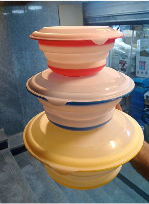 A set of 3-piece refrigerator containers in different sizes, foldable silicone with a lid color may change