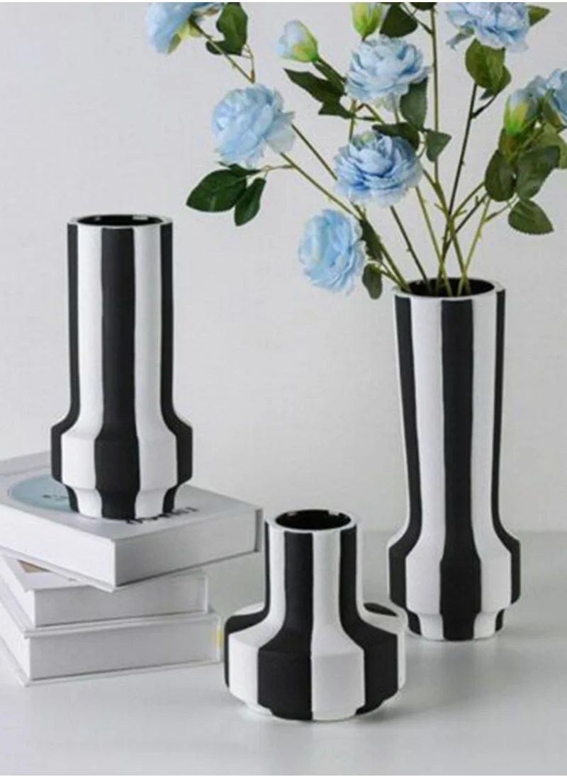 Roomours Monochrome Medium Vase