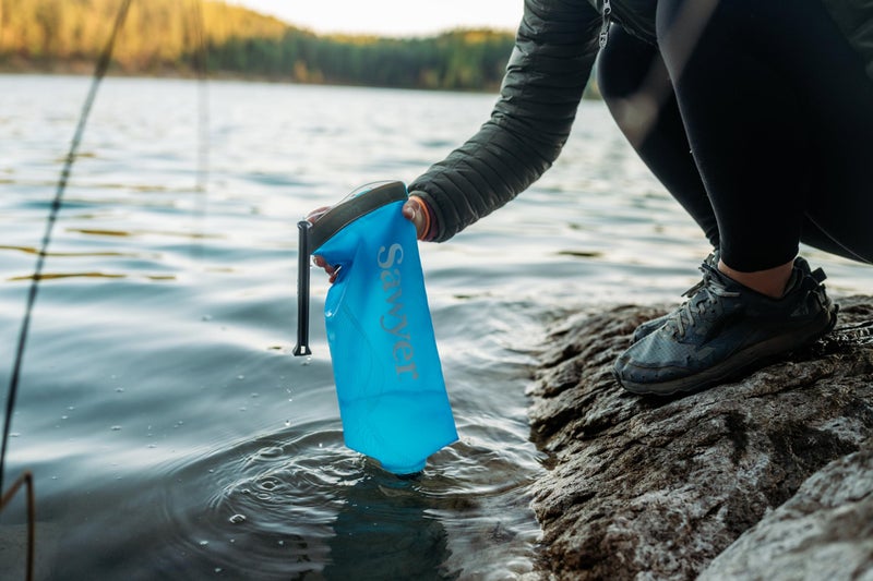 Sawyer Squeeze Water Filtration System, Cnoc Premium 2 Liter Bladder, Blue - Image 4