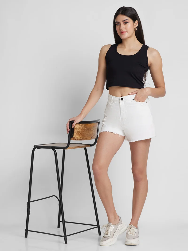 جلو باص شورت جينز نسائي مطاطي بخصر متوسط وحواف ممزقة