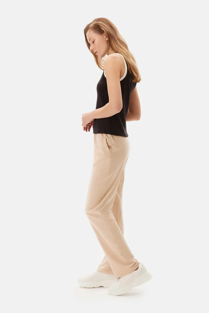 داجي Black Contrast Garnished Undershirt