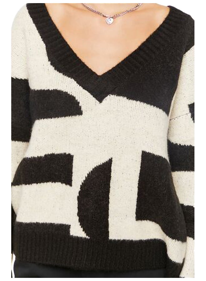 FOREVER 21 Abstract Print V-Neck Sweater  - Image 2