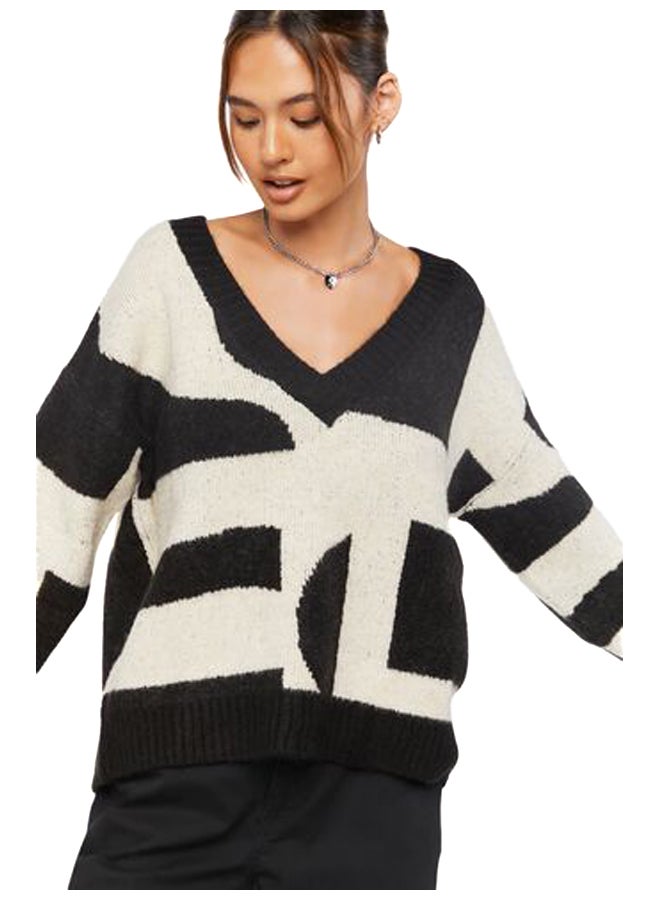 FOREVER 21 Abstract Print V-Neck Sweater  - Image 3