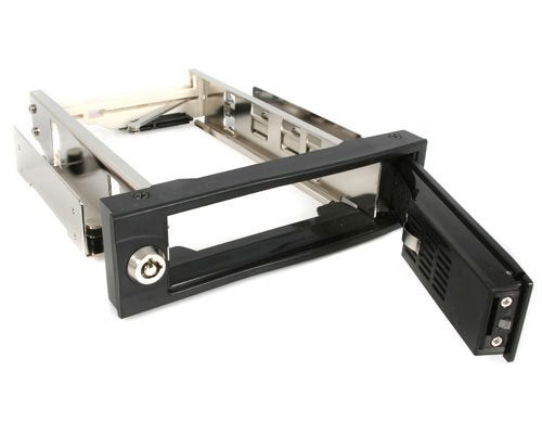 StarTech.com 5.25in Trayless Hot Swap Mobile Rack for 3.5in Hard Drive - Internal SATA Backplane Enclosure - Lockable drive bay , TAA (HSB100SATBK) - Image 4