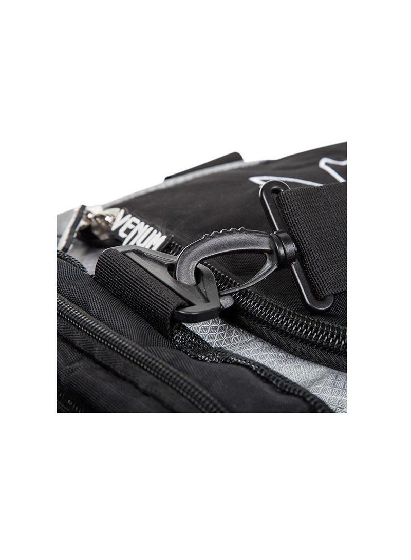 VENUM حقيبة رياضية خفيفة من فينوم - أسود ورمادي - قياسي - Image 2
