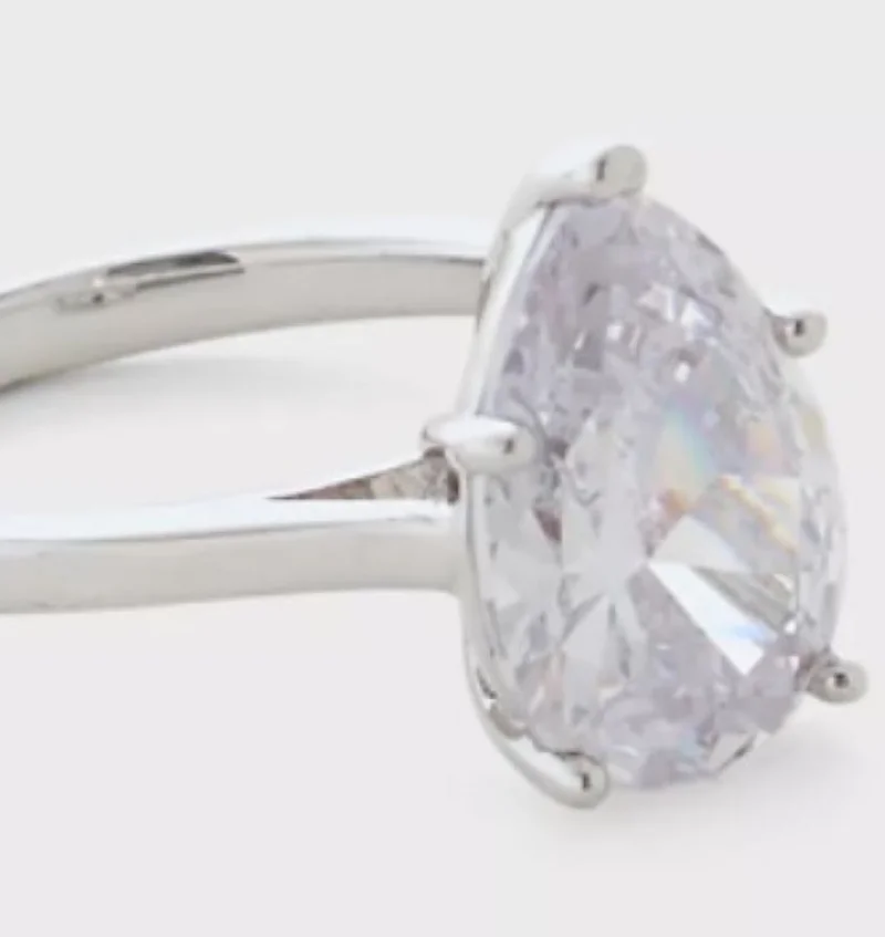 باكلي لندن BUCKLEY LONDON THE CARAT COLLECTION - PEAR SOLITAIRE RING