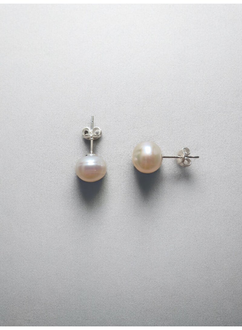 Minorisa Stud Earring with Freshwater Pearl and Sterling Silver - Image 1