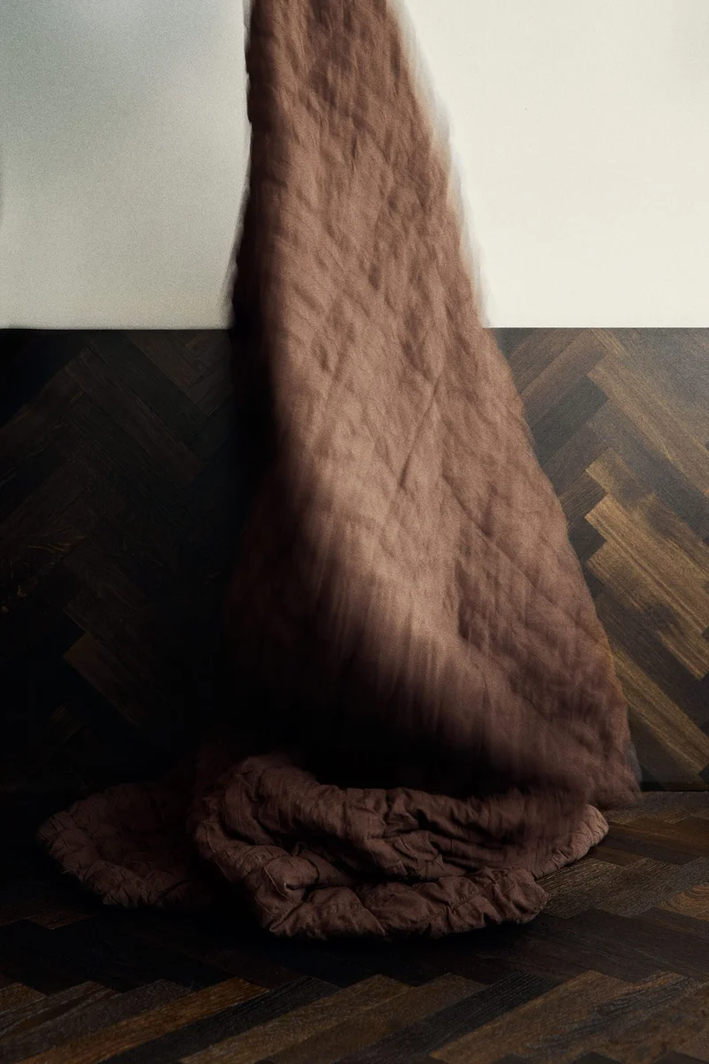 اتش اند ام مفرش سرير من القطن المبطن