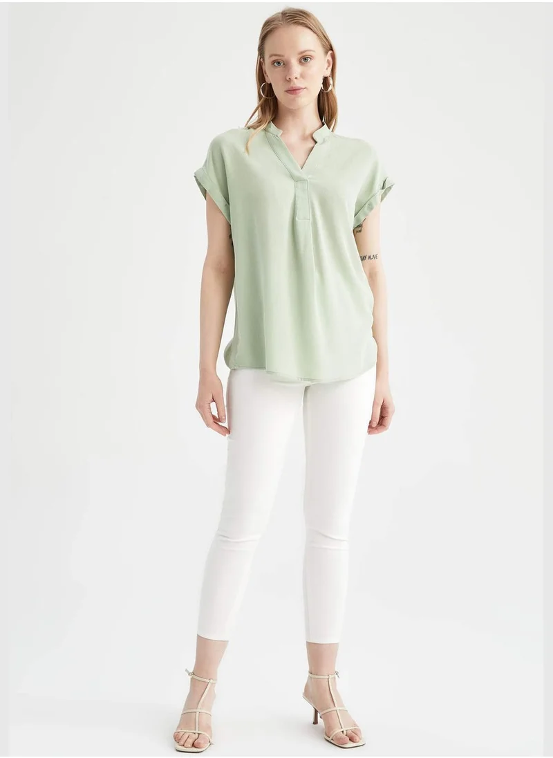 ديفاكتو Regular Fit Stand Collar Crinkle Viscose Short Sleeve Blouse