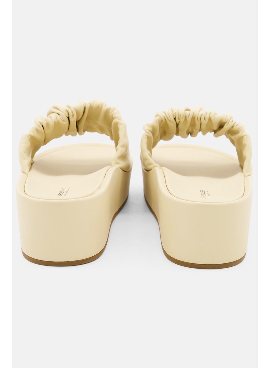 AEROSOLES Women Dada Crinkled Platform Sandals, Off White  - Image 4