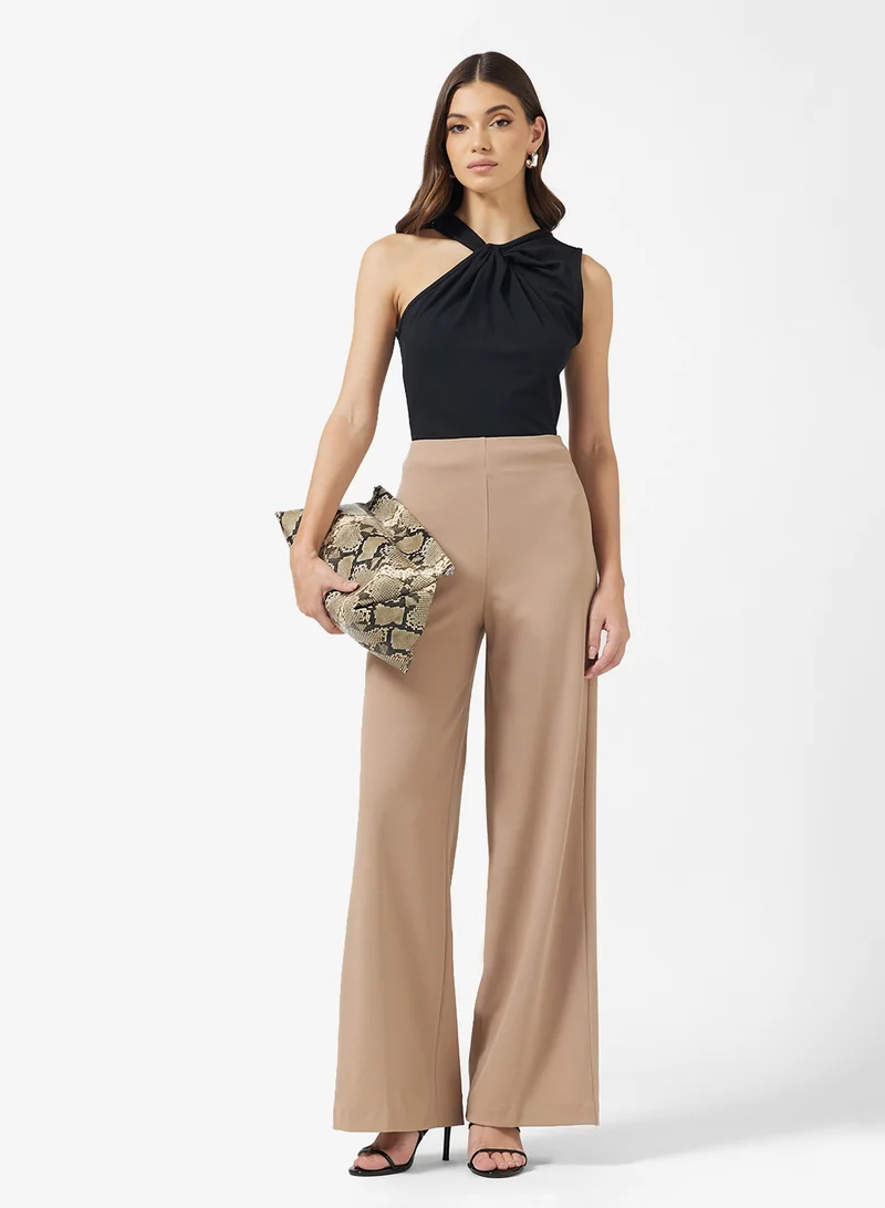 ايلا Fitted Sleeveless Top