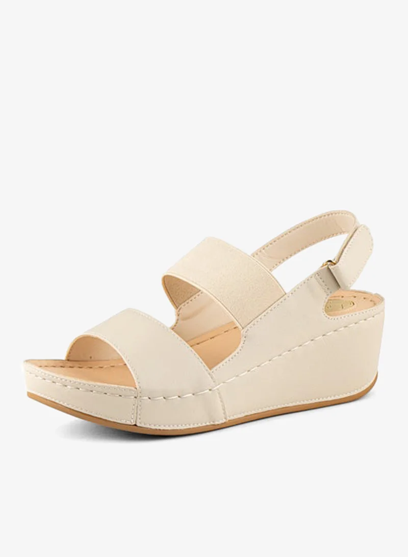 فينتشي صنادل نسائية بحزام كاحل ووتد