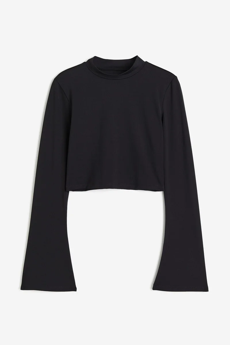 اتش اند ام بلوزة رياضية بقصة قصيرة من نسيج سوفت موف