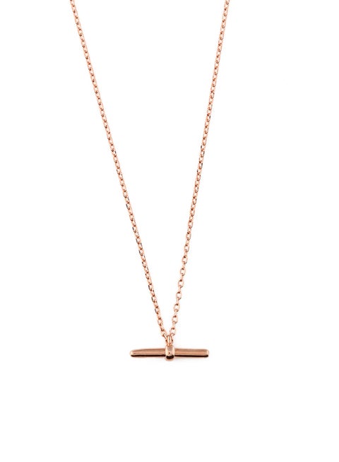 قلادة ديتسي على شكل حرف T