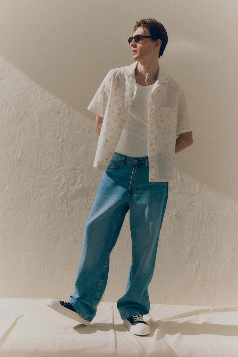 اتش اند ام قميص ريزورت مطرز بقصّة عادية