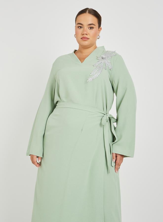 Styli Styli Plus Size Solid Collared Wrap Look Jalabiya with Lace Patch Detail  - Image 3