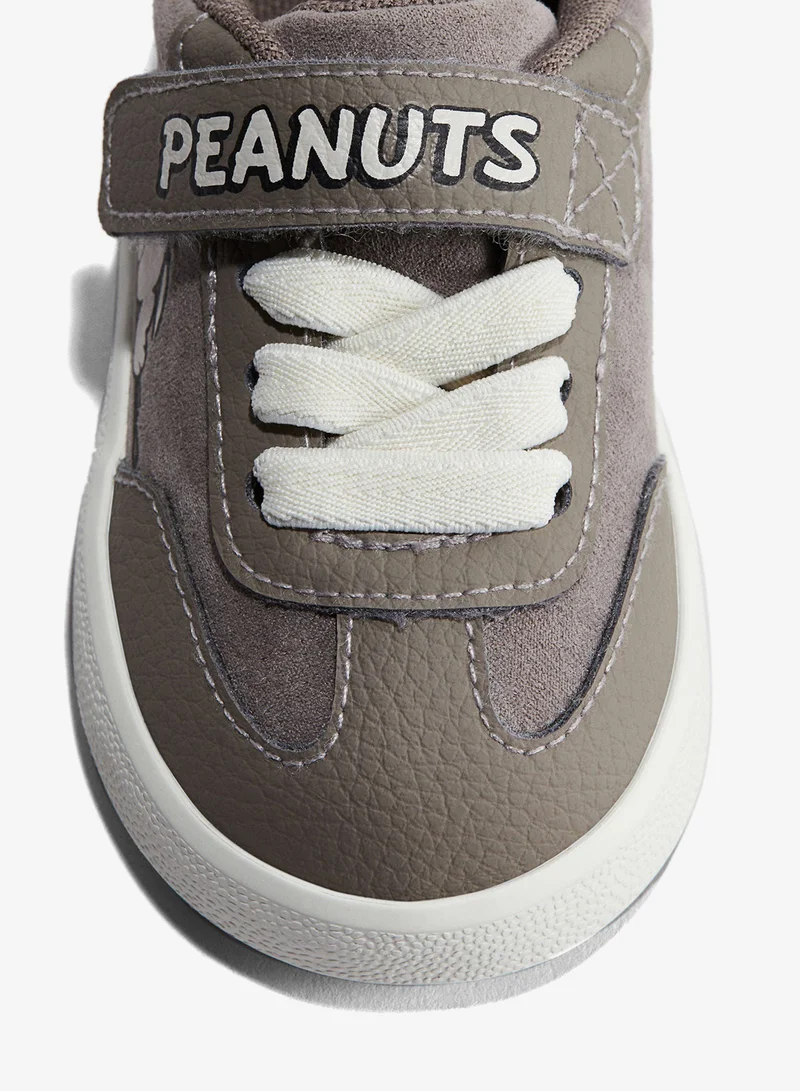 اتش اند ام حذاء رياضي مطبوع