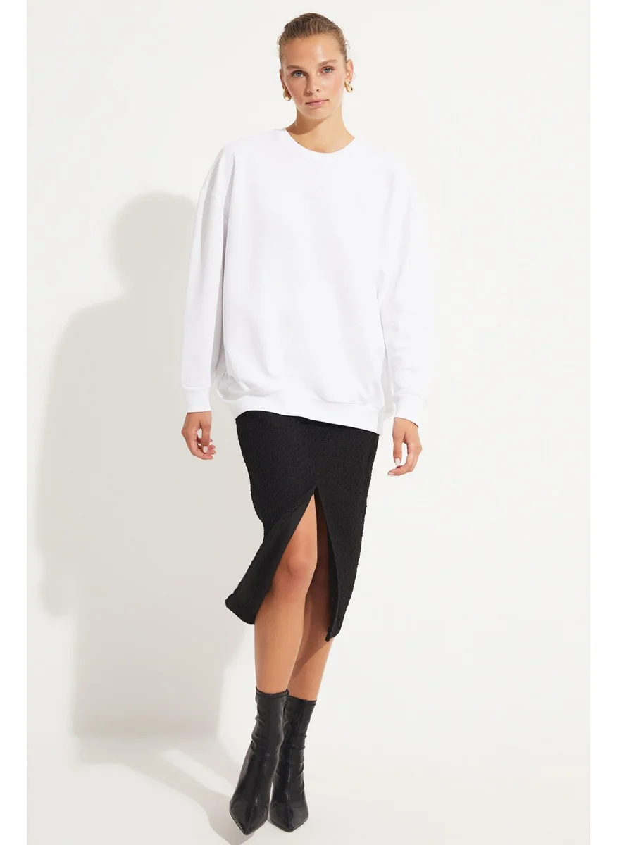 JUNE Crew Neck Oversize Sweatshirt