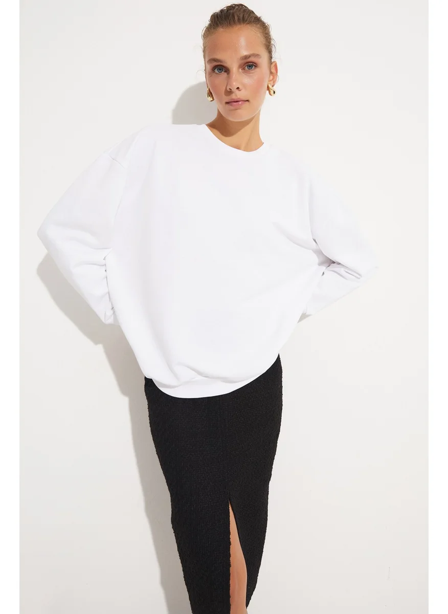 JUNE Crew Neck Oversize Sweatshirt