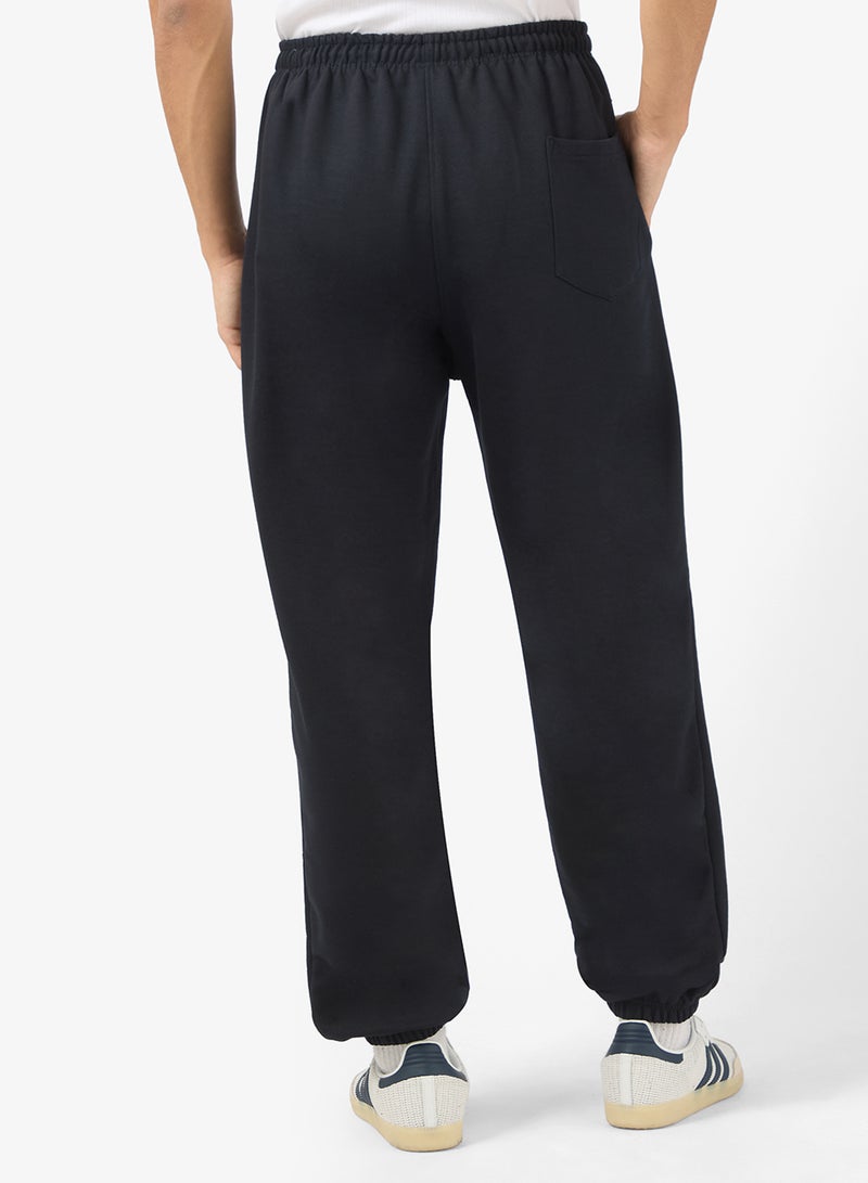 سفنتي فايف بيسيكس بنطلون رياضي بطبعة جرافيك وحزام مطاطي - Image 3