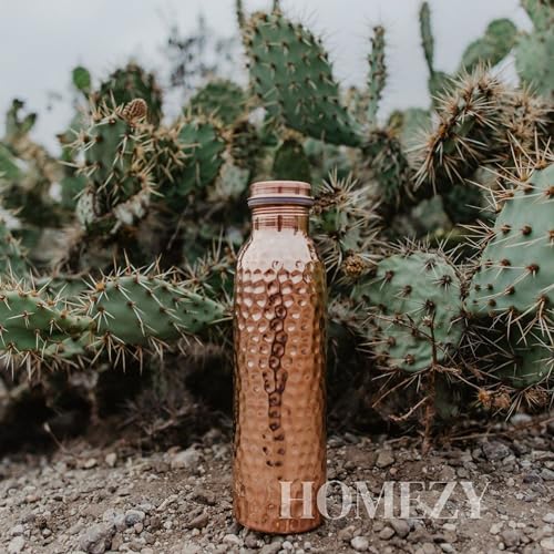 Homezy زجاجة ماء نحاسية HOMEZY (34 أونصة / 1000 مل) 100% مصنوعة يدويًا من النحاس النقي المضغوط للشراب، قوية ومقاومة للتسرب - Image 3