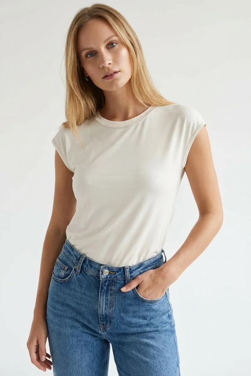 Exquise Simple and Plain Design T-shirt