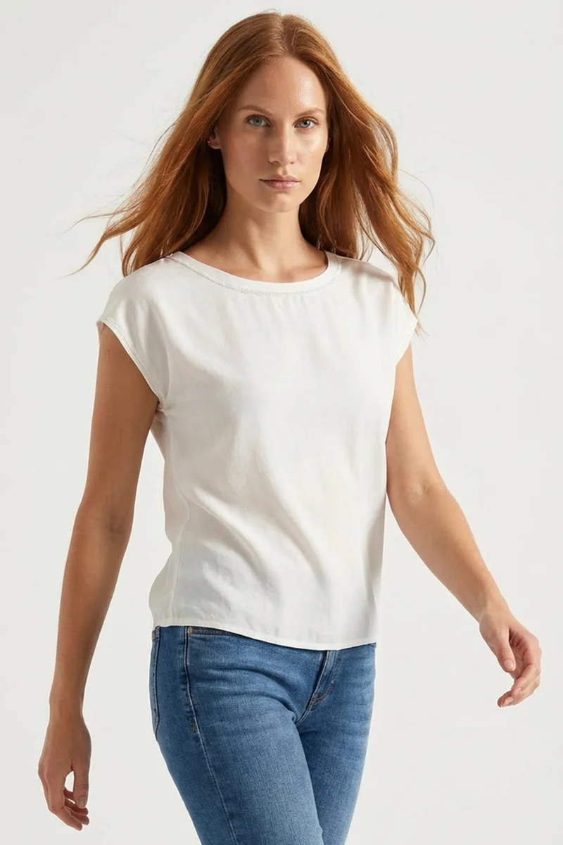 Exquise Simple and Plain Design T-shirt