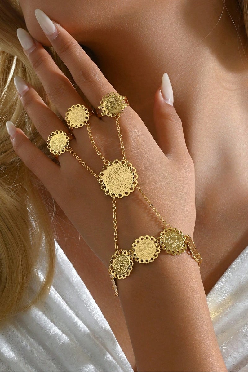 Saudi National Day Accessory – Hand Bracelet designed for celebrating Saudi National Day and Founding Day, featuring gold chains with coin-shaped charms and matching rings. - Image 2