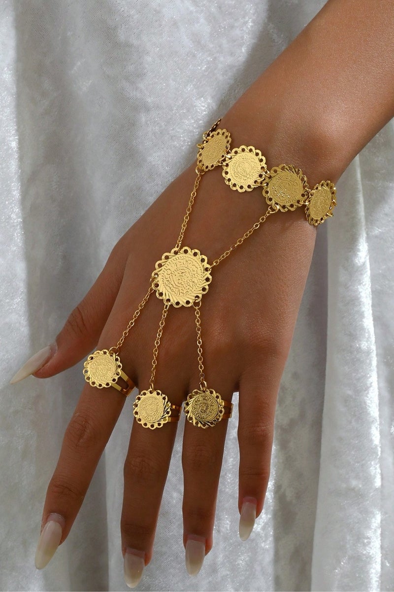 Saudi National Day Accessory – Hand Bracelet designed for celebrating Saudi National Day and Founding Day, featuring gold chains with coin-shaped charms and matching rings. - Image 4