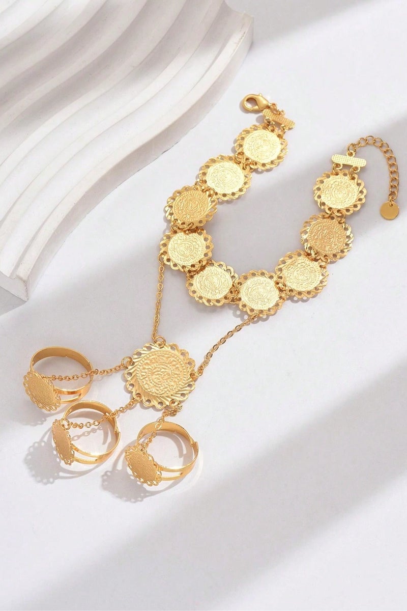 Saudi National Day Accessory – Hand Bracelet designed for celebrating Saudi National Day and Founding Day, featuring gold chains with coin-shaped charms and matching rings. - Image 5