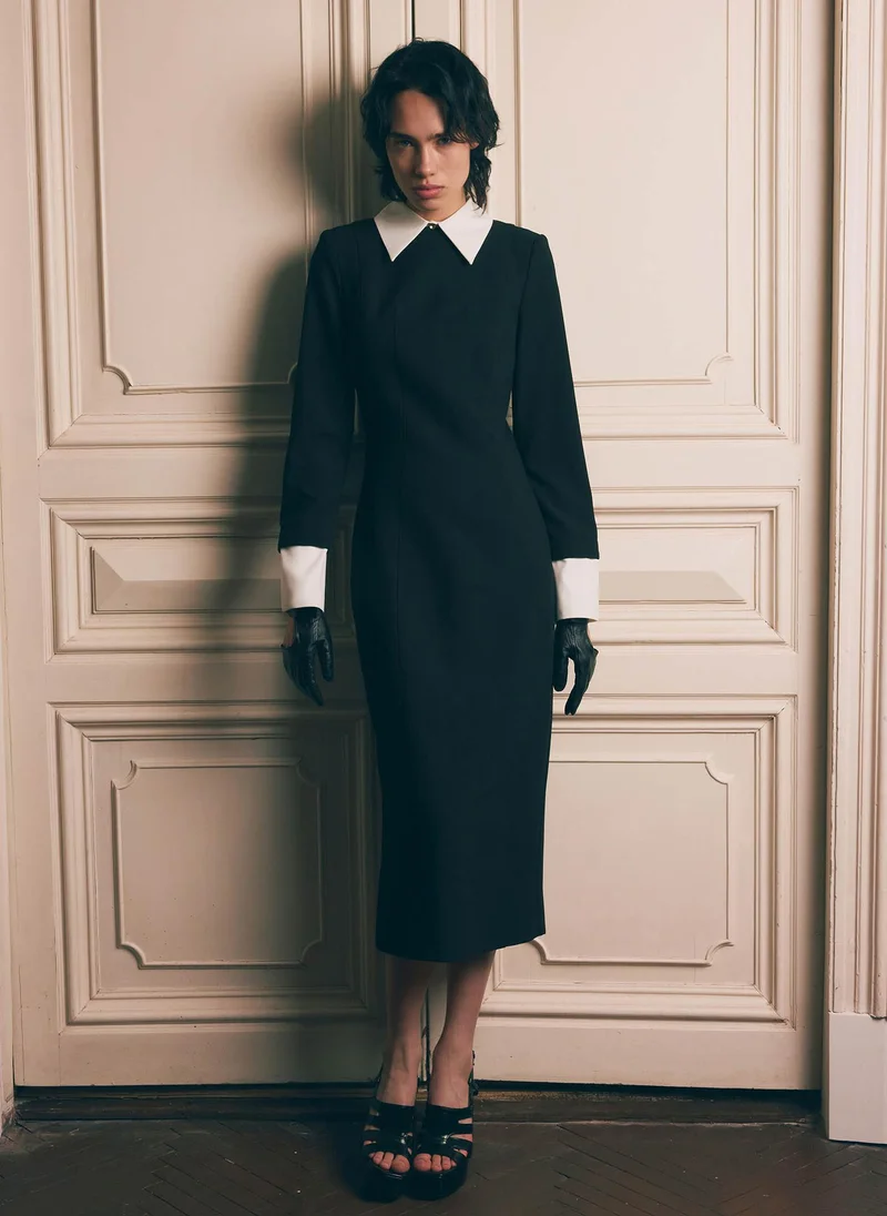 ليتشي فستان ميدي بياقة وأساور متباينة