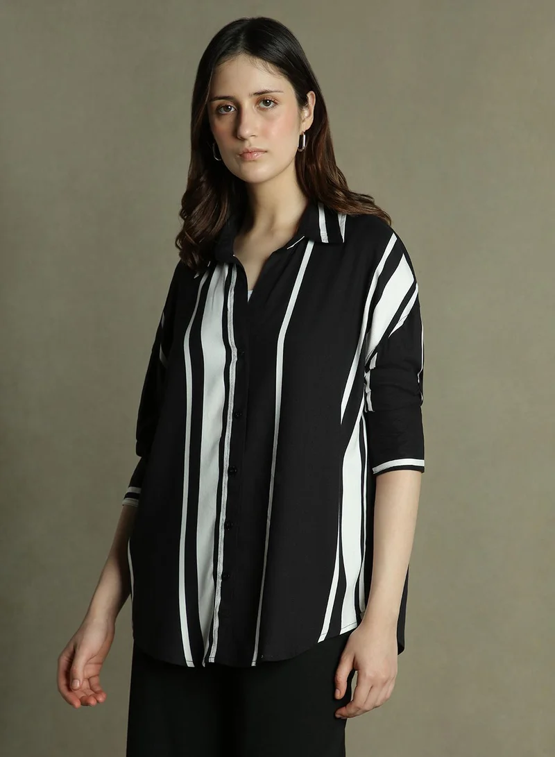 دينيس لينغو Women's Black Rayon Printed Oversized Shirt