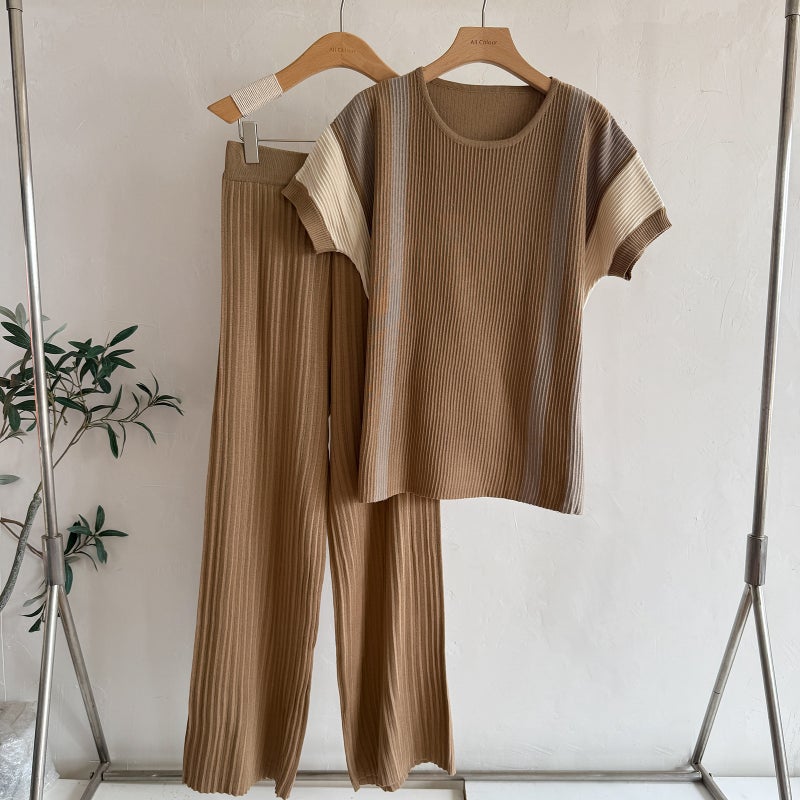 Fashion Knit Tracksuit Set with Pleated Color Block Loose Fit T-Shirt and Wide Leg Pants - Image 3