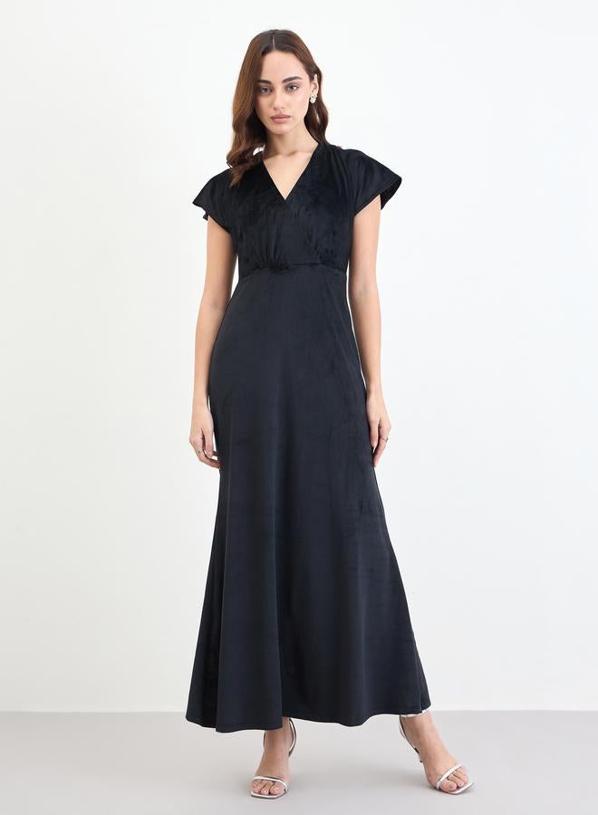 ستايلي فستان طويل بمظهر مخملي وحافة واسعة - Image 3