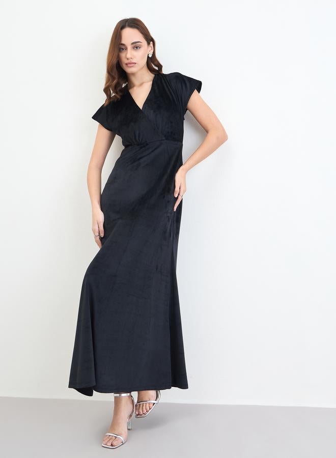 ستايلي فستان طويل بمظهر مخملي وحافة واسعة - Image 2