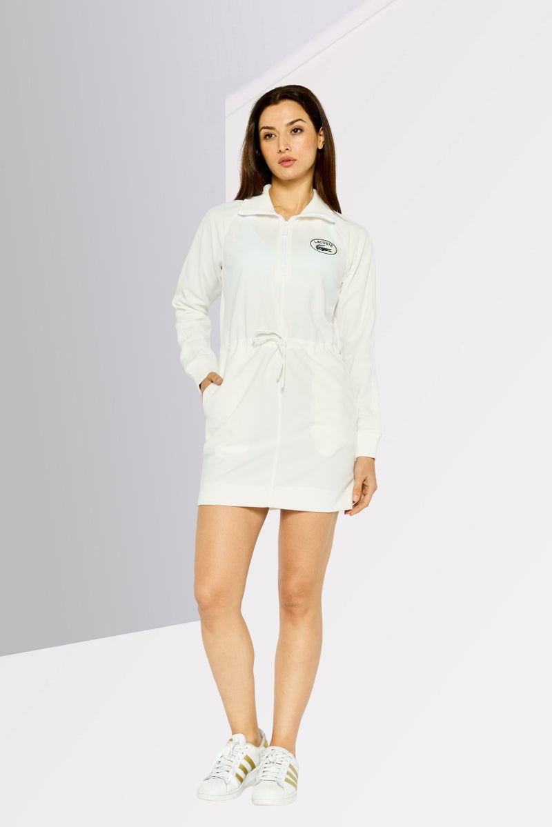 LACOSTE فستان تغيير بشعار العلامة التجارية للنساء، أبيض - Image 2