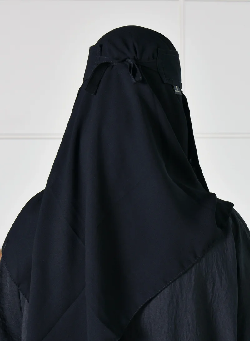 HAWRAA ABAYA A short niqab with elastic bands and a tie closure