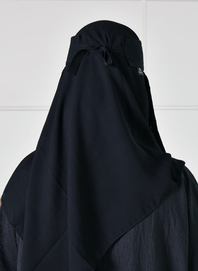 عبايات حوراء نقاب قصير بمطاطين و ربطة اغلاق بلوقو - Image 3