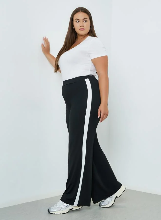 Styli Styli Plus Size Side Stripe Flared Leggings