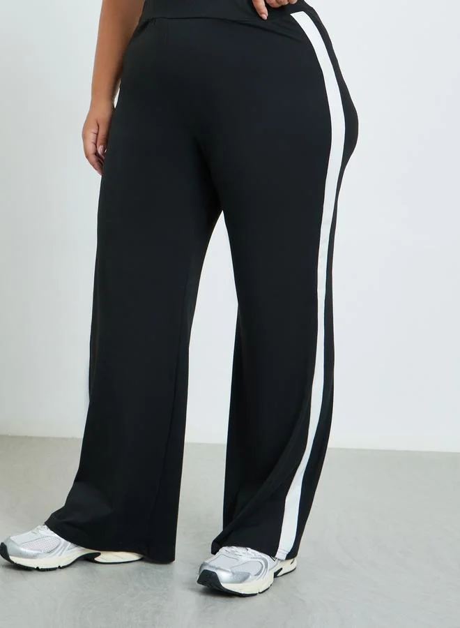 Styli Styli Plus Size Side Stripe Flared Leggings