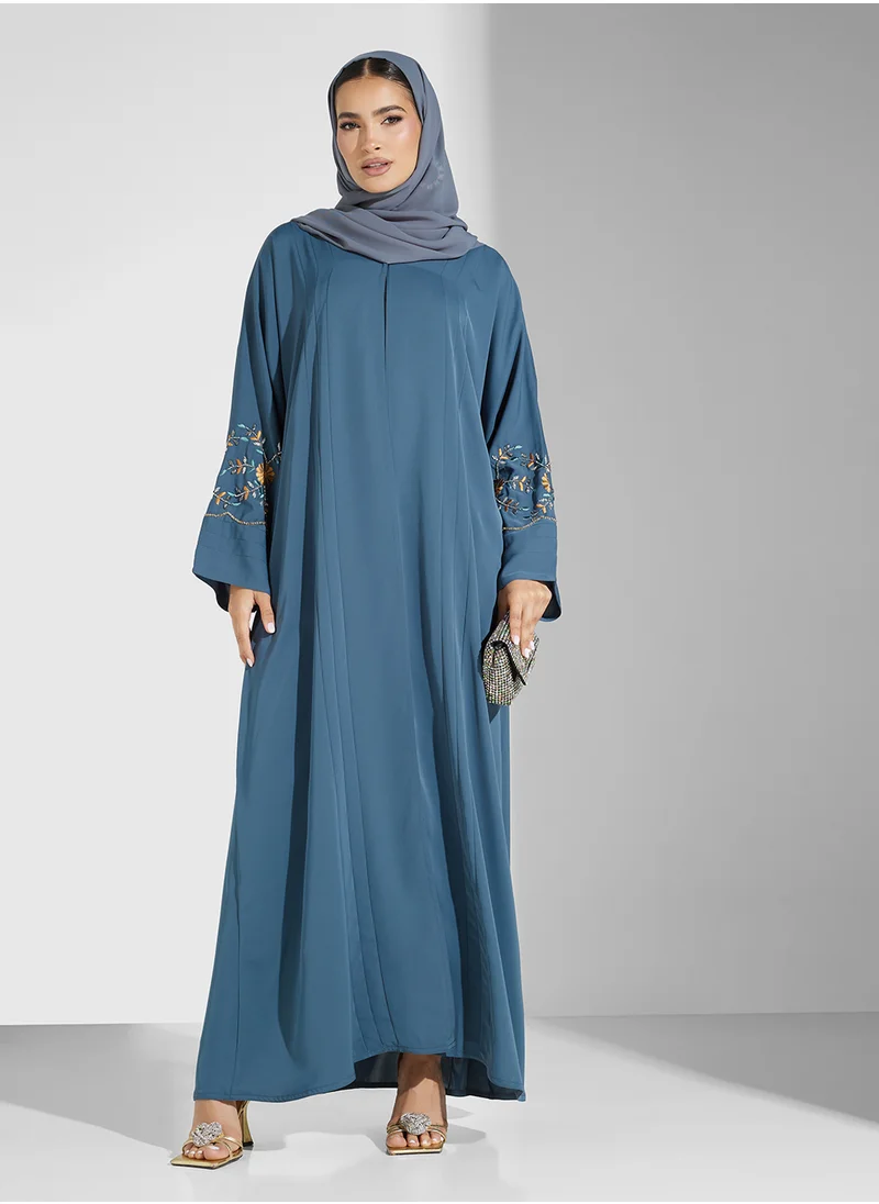 هيا كلوزيت Embellished V-Neck Flared Sleeve Abaya