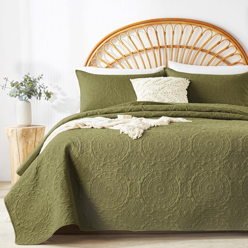 WURUIBO Olive Green Quilt Set Twin Size, Embossing Microfiber Bedspreads with Pillow Sham, Ligthweight Breathable Thin Coverlet, Reversible Bedding Set for All Season (1 Quilt, 1 Pillow Sham) - Image 1