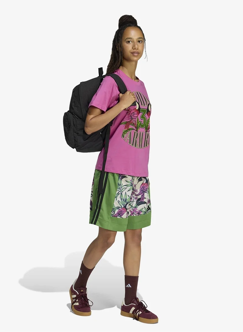 اديداس تيشيرت بطبعة مزرعة