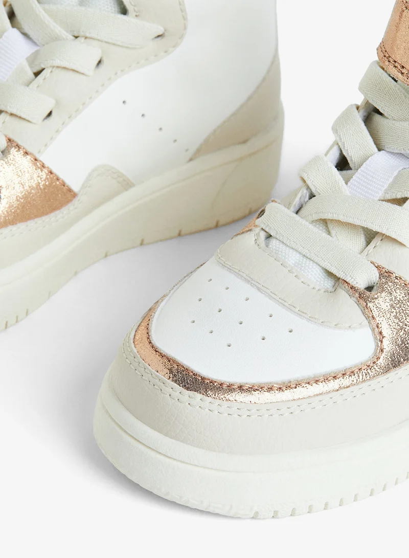 اتش اند ام حذاء رياضي بساق طويلة