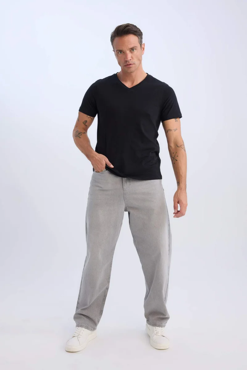 ديفاكتو New Regular Fit V-Neck Short Sleeve T-Shirt
