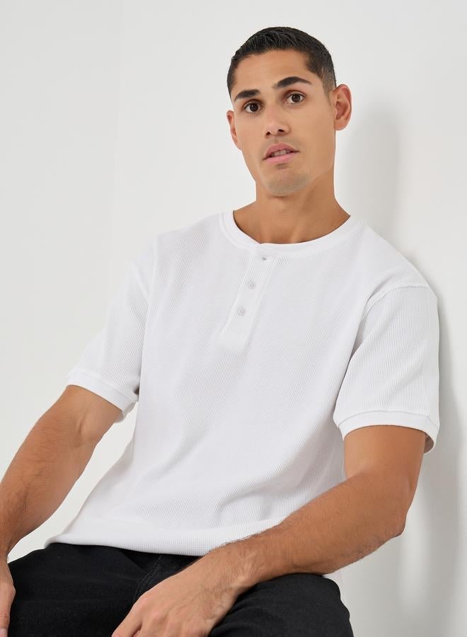 Styli Regular Fit Henley Neck Waffle Knit T-Shirt - Image 3